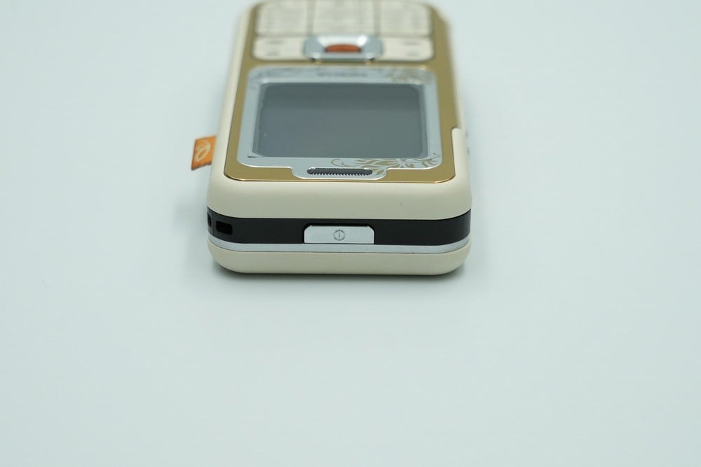 هاتف نوكيا كلاسيكي Nokia 7360 (نسخة لهواة المقتنيات القديمة) - 6