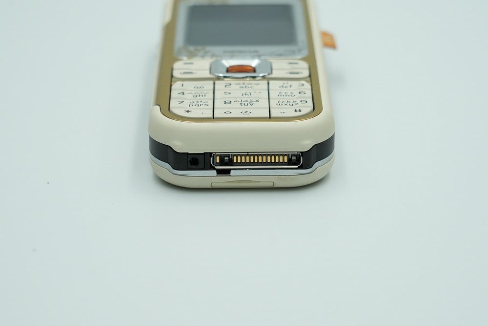 هاتف نوكيا كلاسيكي Nokia 7360 (نسخة لهواة المقتنيات القديمة) - 5