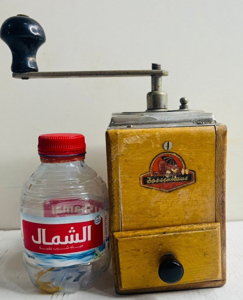مطحنة قهوة خشبية قديمة من Zassenhaus الألمانية - 2