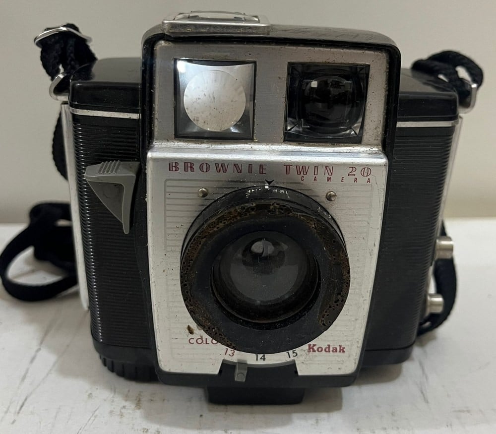 كاميرا تصوير كلاسيكية Kodak Brownie Twin - 4