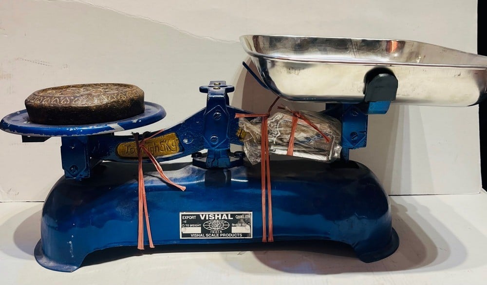 ميزان ميكانيكي قديم بكفتين من شركة Vishal Scale Products - 3