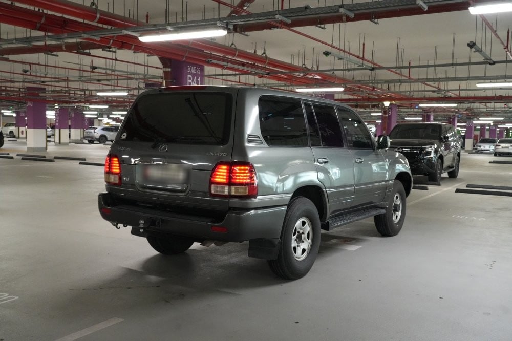 Lexus LX 470 Model 2001, Y-16009 - 7