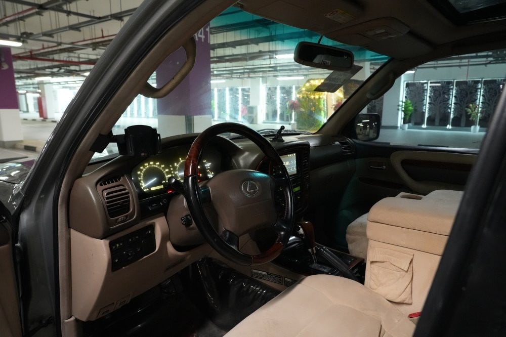 Lexus LX 470 Model 2001, Y-16009 - 10