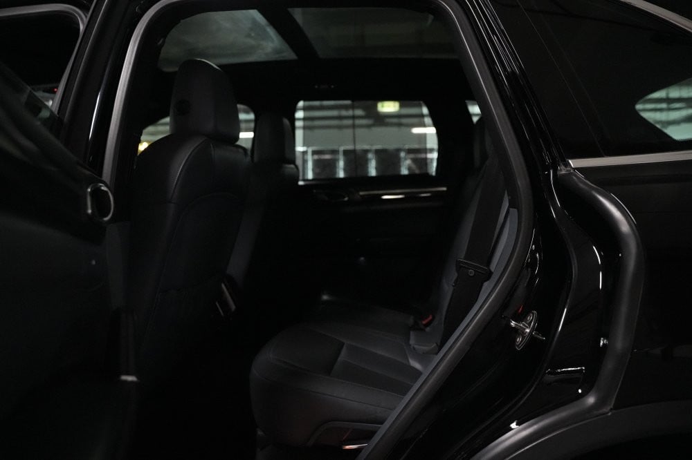 Porsche Cayenne Model 2013, Y-16034 - 10