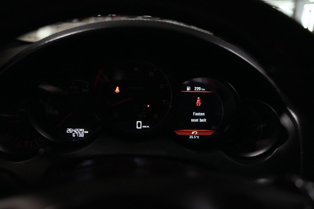 Porsche Cayenne Model 2013, Y-16034 - 11
