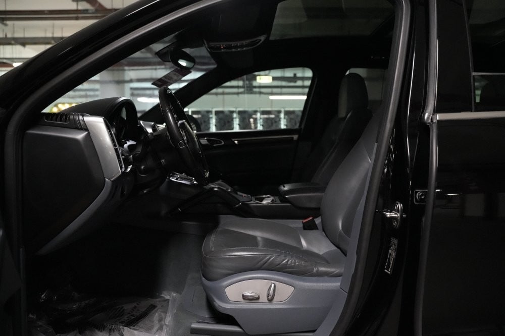 Porsche Cayenne Model 2013, Y-16034 - 8