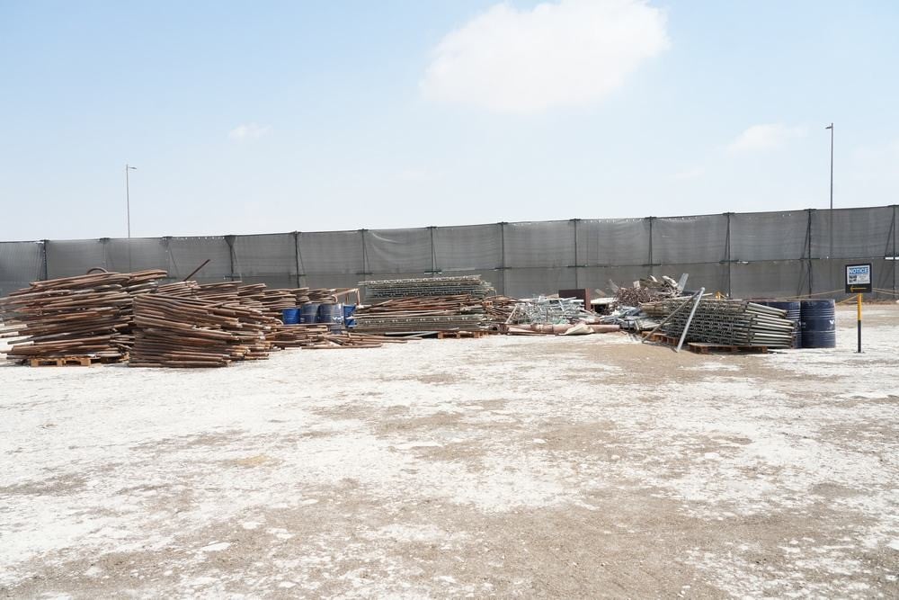 هياكل معدنية وأنابيب وخردة معدنية متنوعة - 5