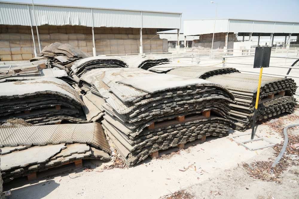 Used Rubber Floor Mats & Wooden Pallet - 1