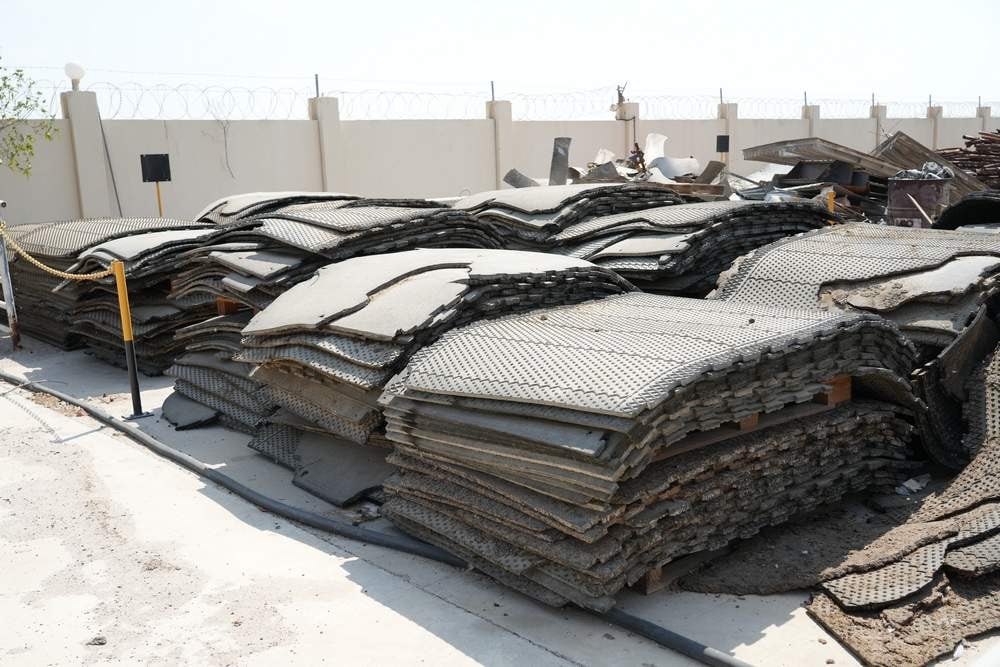 Used Rubber Floor Mats & Wooden Pallet - 4
