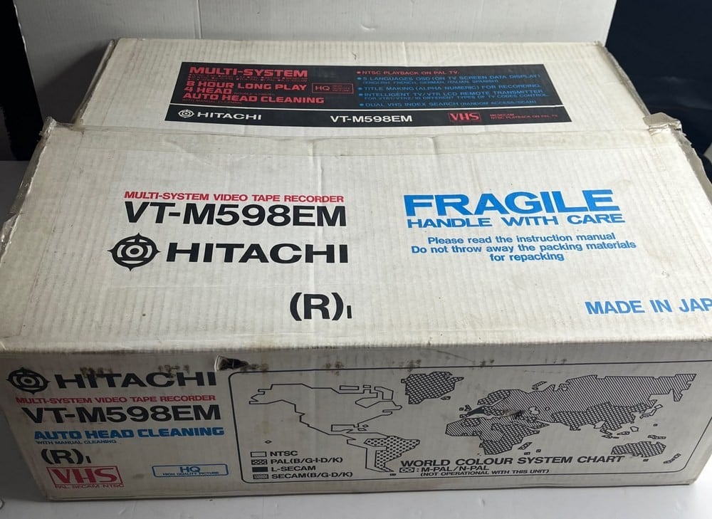 جهاز فيديو كاسيت عتيق Hitachi Multi-System VCR - 2