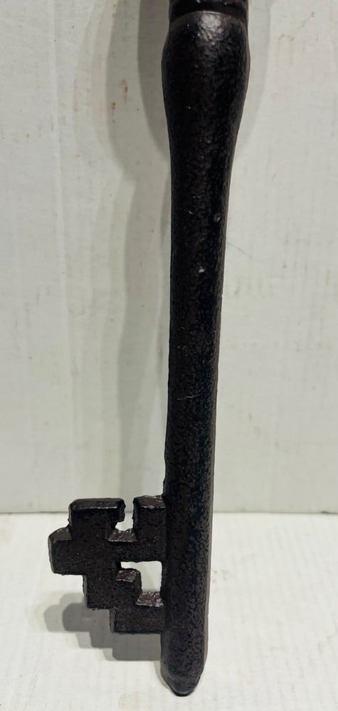Vintage Cast Iron Skeleton Key – Decorative Piece - 4