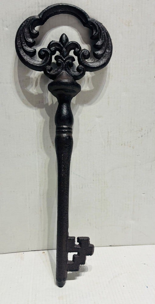 Vintage Cast Iron Skeleton Key – Decorative Piece - 3