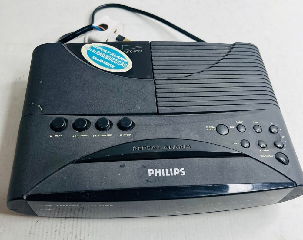 Vintage Philips AJ3840 Alarm Clock Radio - 1