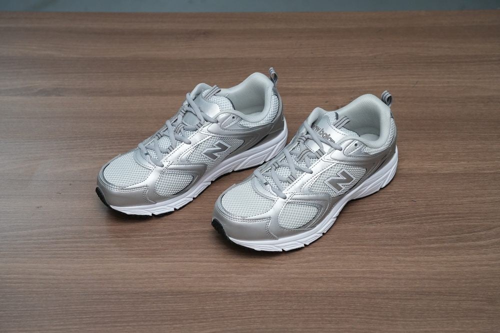 حذاء رياضي New Balance فضي - 1