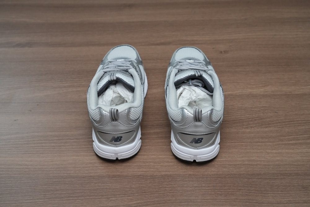 حذاء رياضي New Balance فضي - 5
