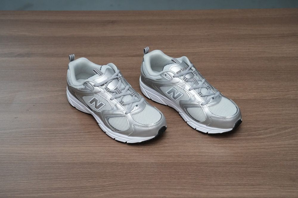 حذاء رياضي New Balance فضي - 4