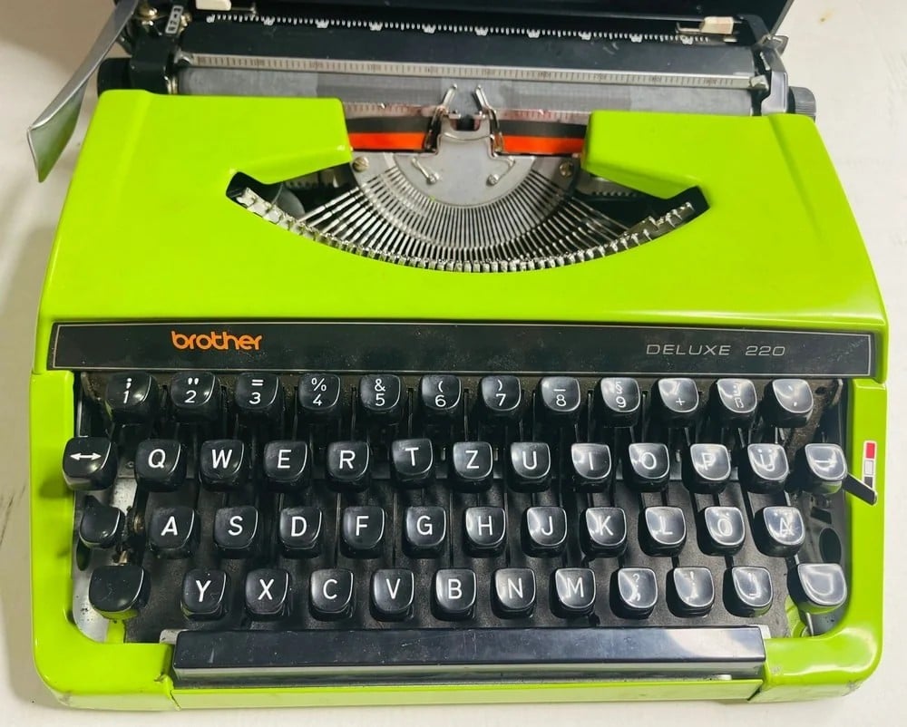 آلة كاتبة قديمة Brother Deluxe 220 - 2