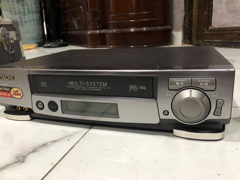 جهاز فيديو كلاسيكي HITACHI الأصلي - 1