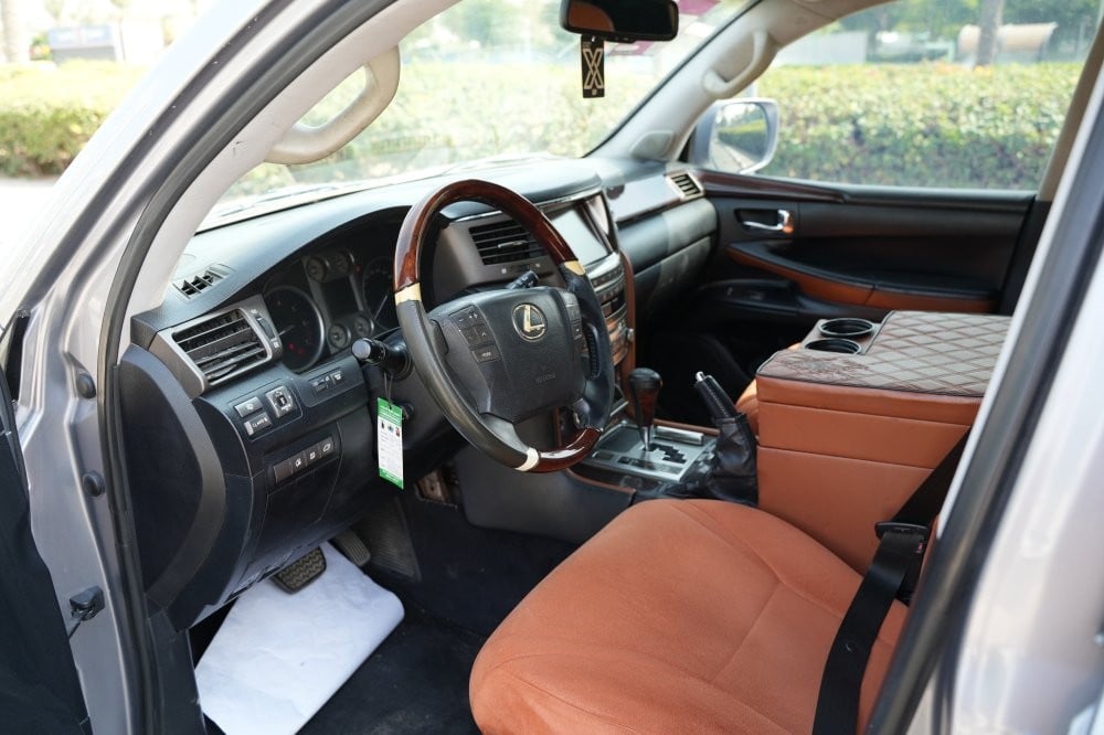 Lexus LX 570 Model 2011, Y-16114 - 9