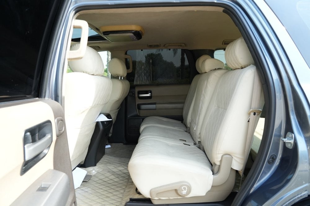 Toyota Sequoia Model 2010, Y-16116 - 8