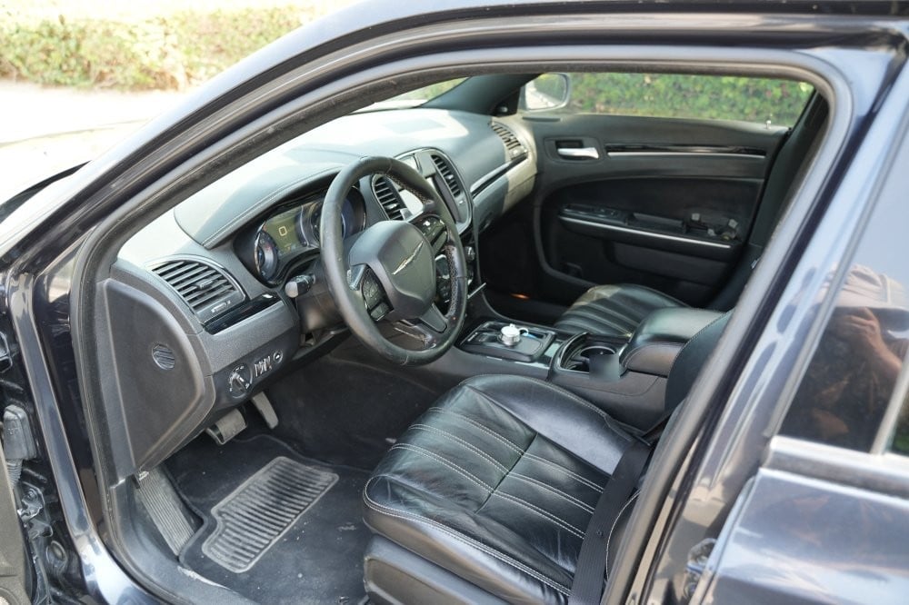 Chrysler C300 Model 2019, Y-16102 - 9