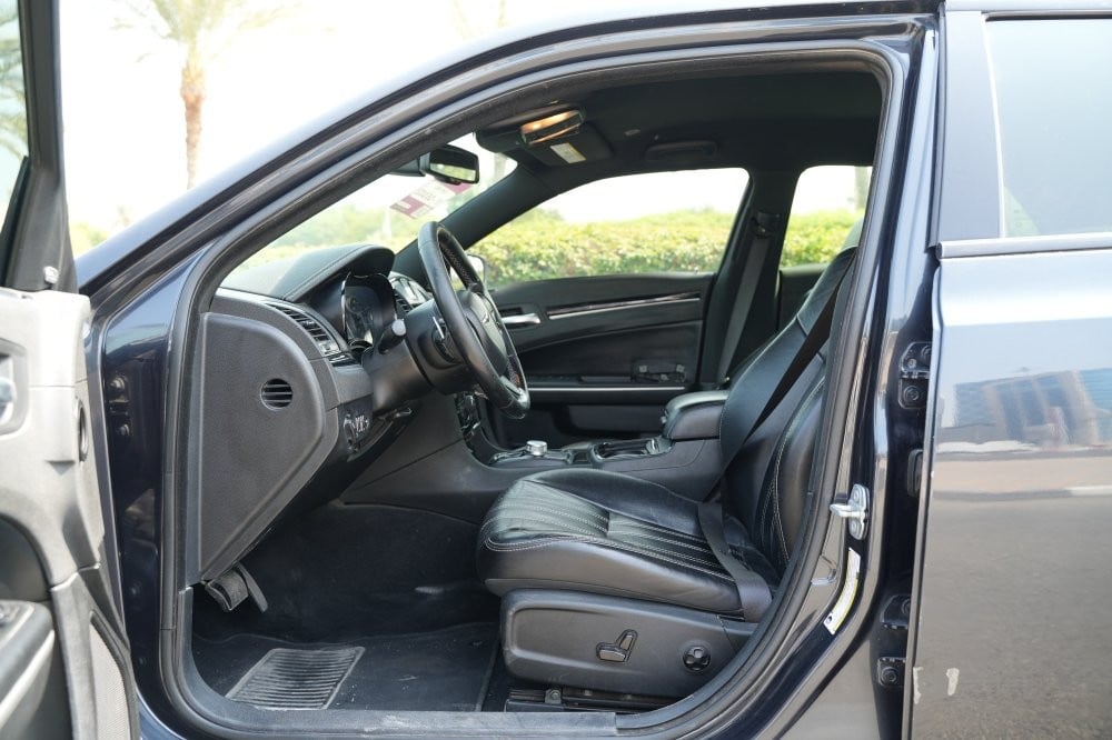 Chrysler C300 Model 2019, Y-16102 - 8