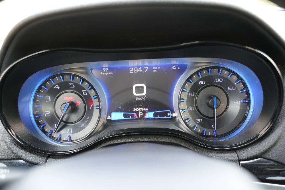 Chrysler C300 Model 2019, Y-16102 - 11