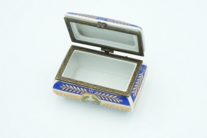 Porcelain Jewelry Box - 7