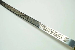A Luxurious Sword Engraved With The Emblem Of The Republic Of Iraq - 5