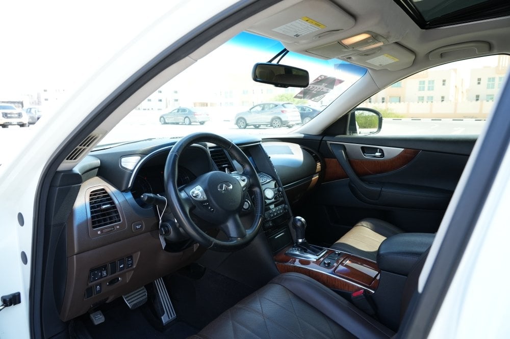 Infiniti QX70 SUV Model 2017, C-11154 - 10