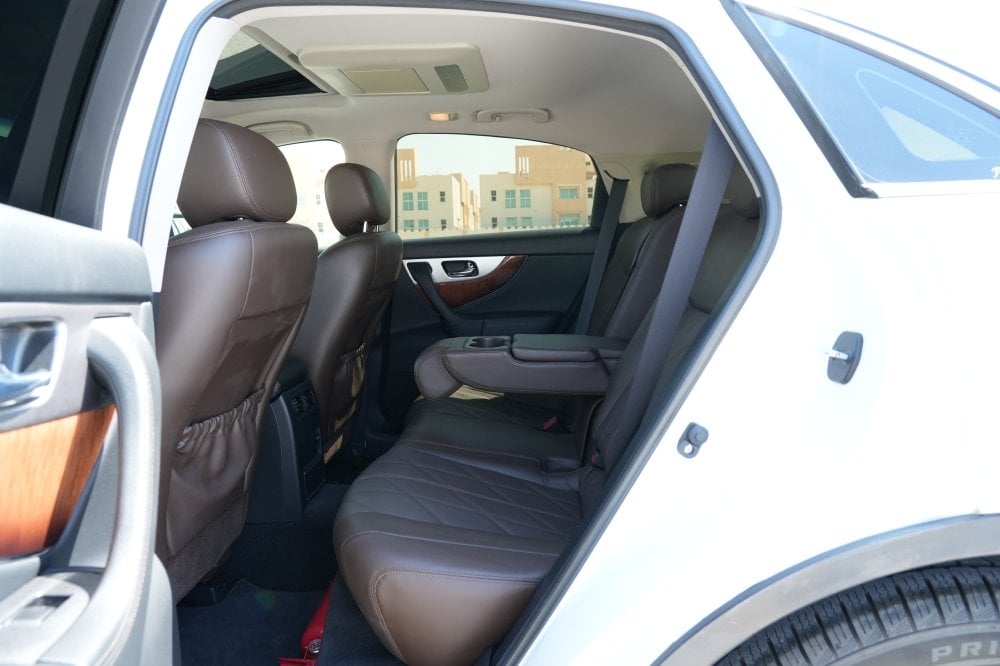 Infiniti QX70 SUV Model 2017, C-11154 - 7