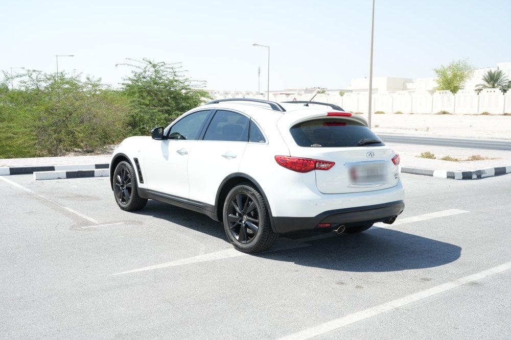 Infiniti QX70 SUV Model 2017, C-11154 - 4