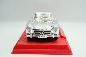 Classic Mercedes Sl300 Car Model In 1:24 Scale, Made Of Alloy With Doors, Hood, And Trunk That Open - 10