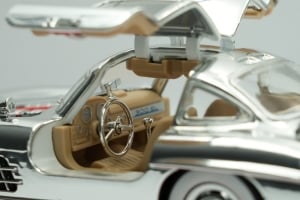 Classic Mercedes Sl300 Car Model In 1:24 Scale, Made Of Alloy With Doors, Hood, And Trunk That Open - 5