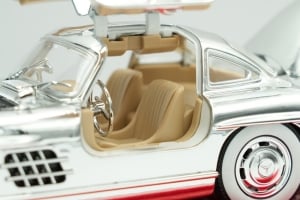Classic Mercedes Sl300 Car Model In 1:24 Scale, Made Of Alloy With Doors, Hood, And Trunk That Open - 6