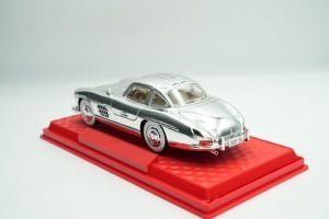 Classic Mercedes Sl300 Car Model In 1:24 Scale, Made Of Alloy With Doors, Hood, And Trunk That Open - 8
