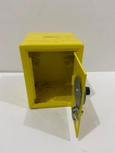 Small Metal Coin Bank Shaped Like A Safe (Tresor)  - 3