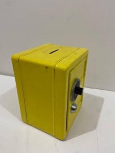 Small Metal Coin Bank Shaped Like A Safe (Tresor)  - 4