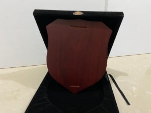 A Luxurious Wooden Commemorative Shield Presented By The Trabzon Chamber Of Commerce And Industry (Trabzon Ticaret Ve Sanayi Odası) - 4