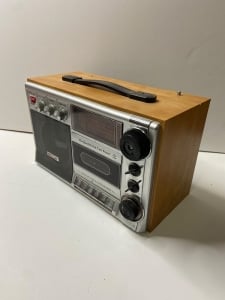 An Old Radio And Cassette Player With A Wooden And Silver Design - 3