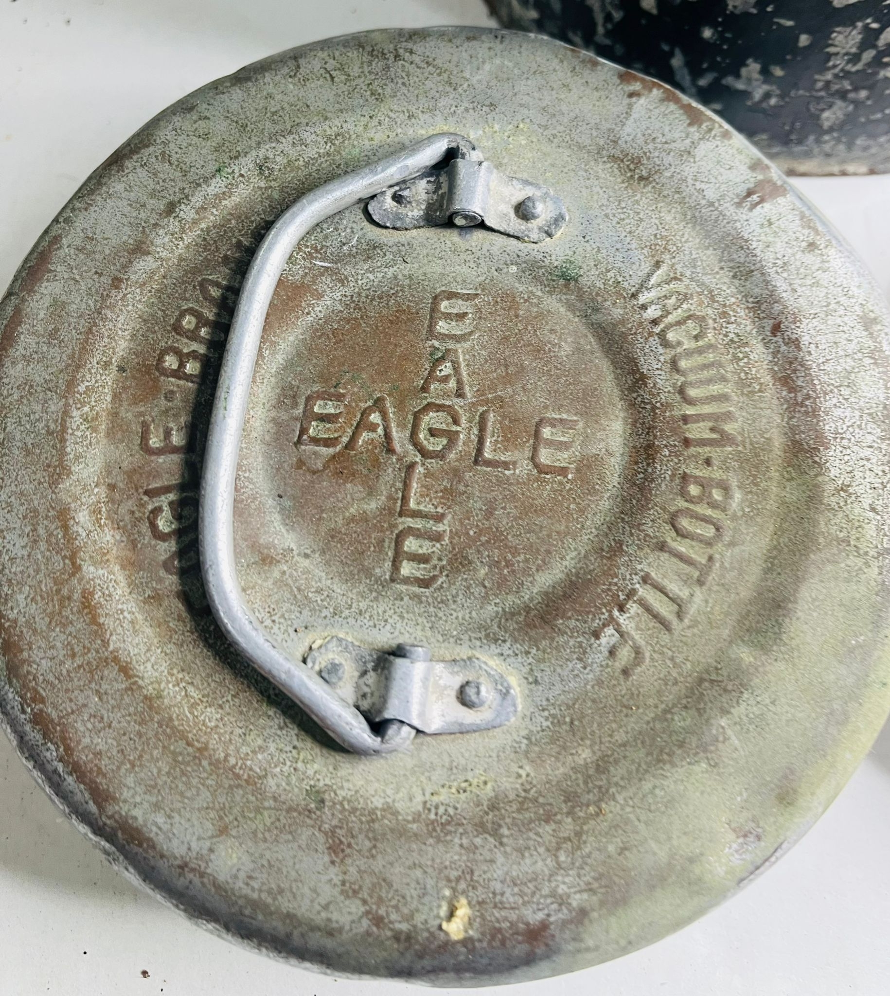 زمامية معدنية قديمة Eagle Brand من خمسينيات القرن العشرين - 5