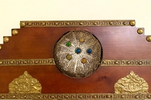 An Authentic Oriental-Style Arabesque Console - 4