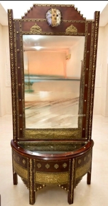 An Authentic Oriental-Style Arabesque Console - 15