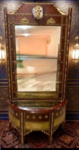 An Authentic Oriental-Style Arabesque Console - 6