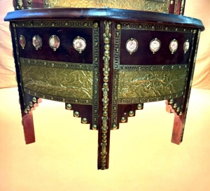 An Authentic Oriental-Style Arabesque Console - 3