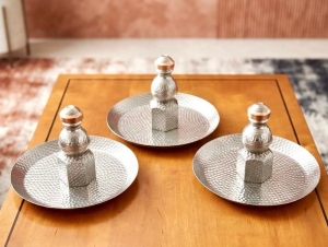 A Unique Set Of Three Hand-Engraved Metal Trays - 10