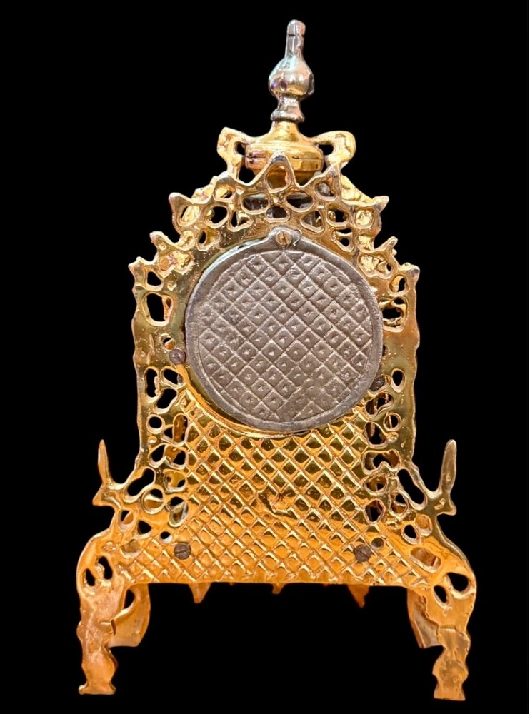A French-Style Desk Clock Featuring A Rococo Design - 7