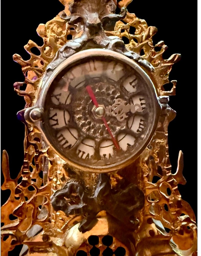 A French-Style Desk Clock Featuring A Rococo Design - 4