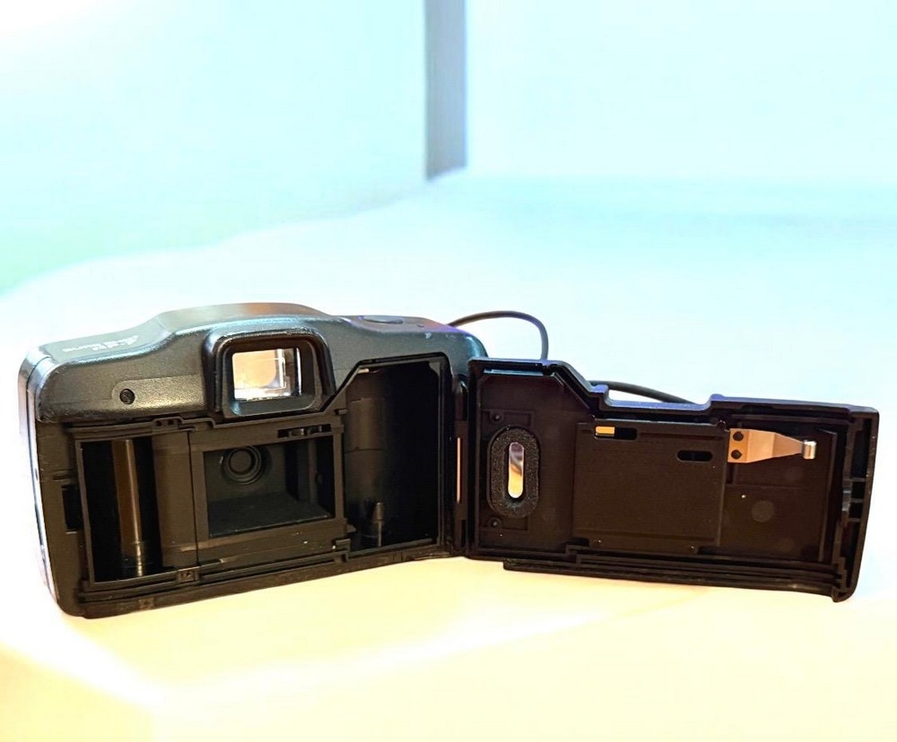 The Iconic Camera: Canon Sure Shot Af-7 - 6