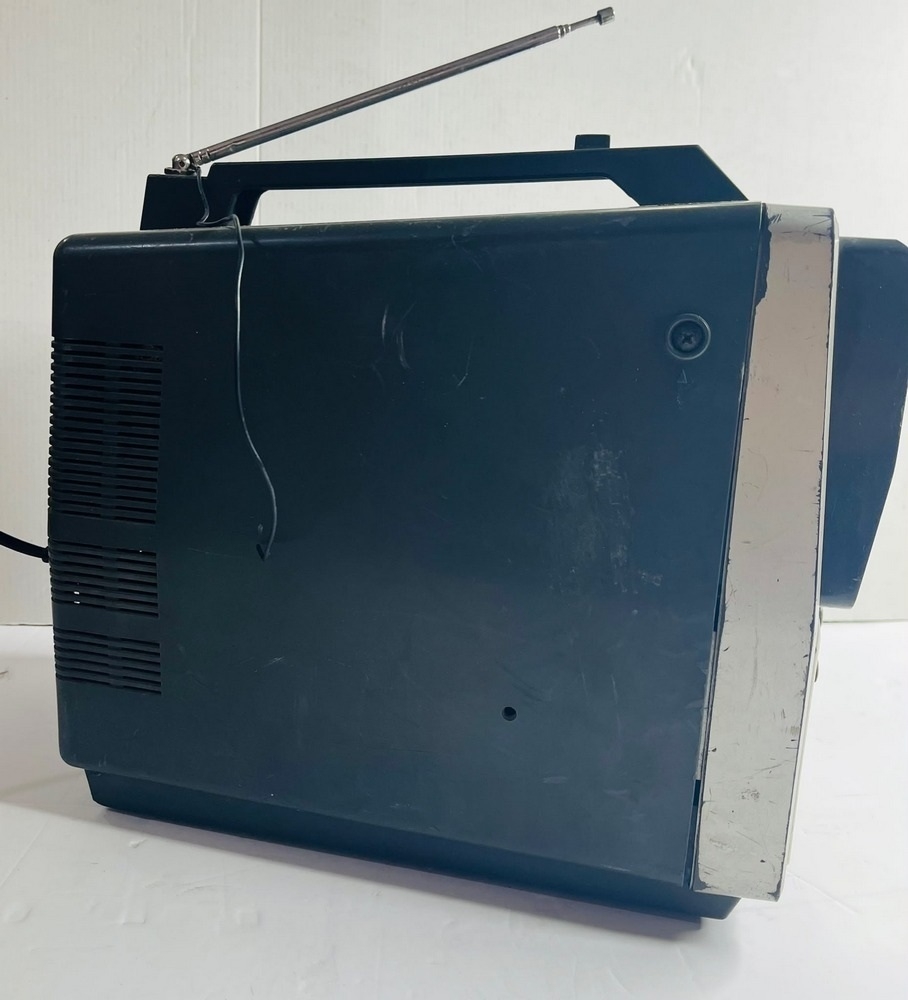 Vintage Orion 77152 Portable TV and Radio - 2